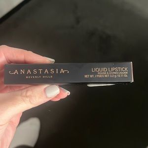 Anastasia Beverly Hills liquid lipstick - crush